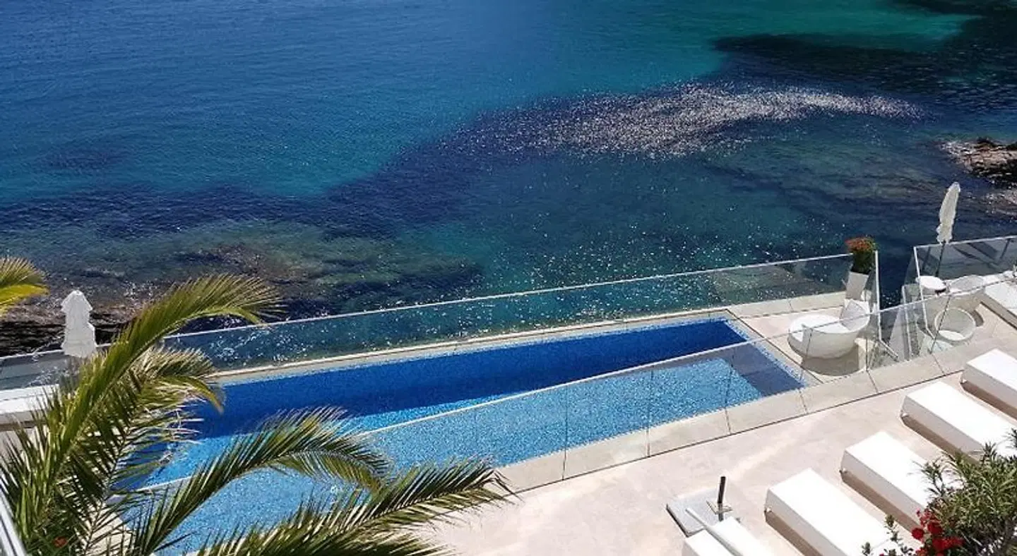 La Calanque OUTDOOR_POOL