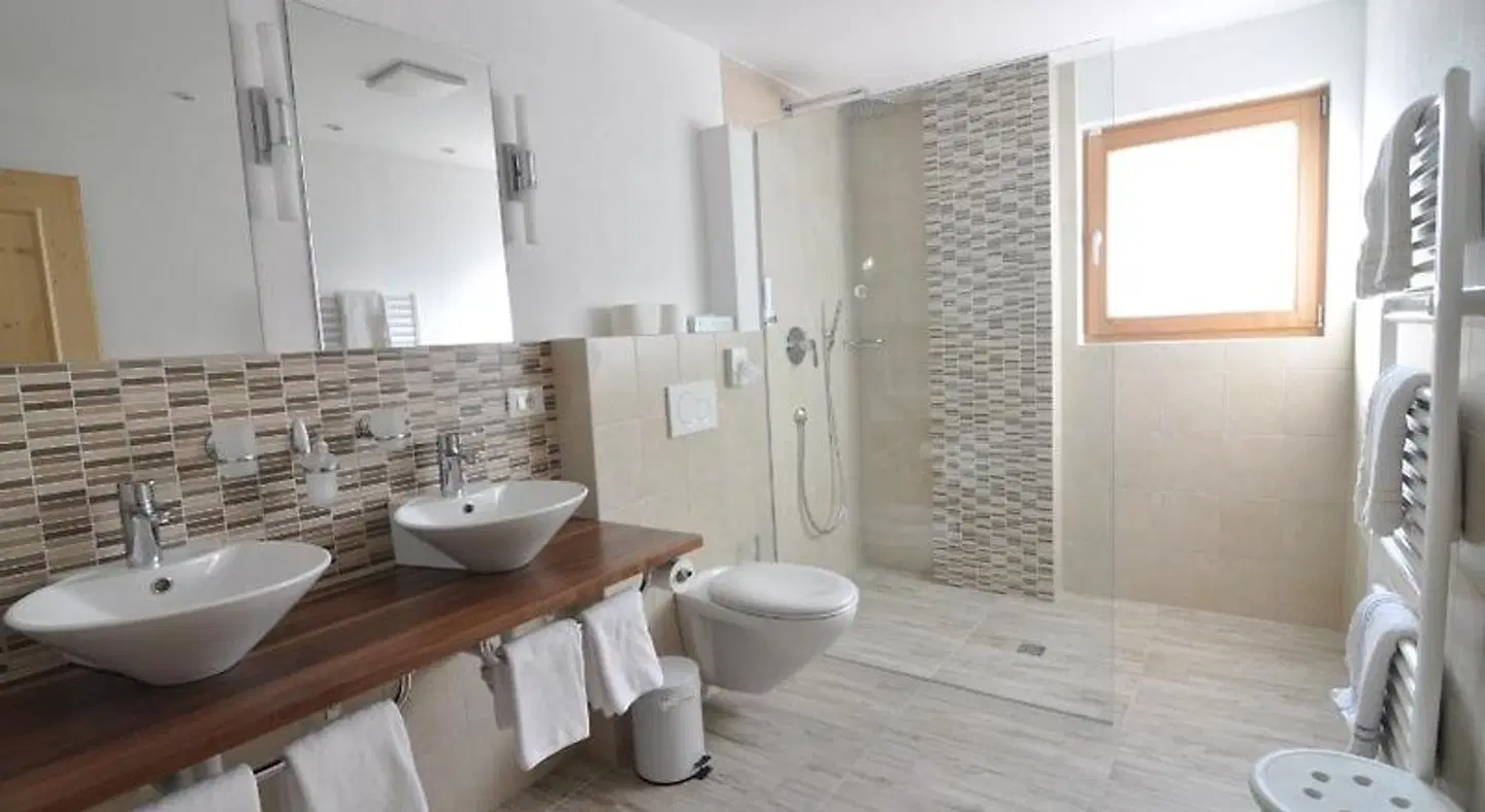Hotel Restaurant Traube BATHROOM