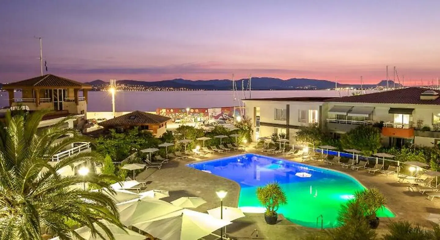 Best Western Plus Hôtel La Marina OUTDOOR_POOL