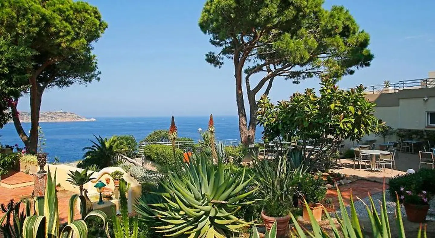 Saint Erasme GARDEN