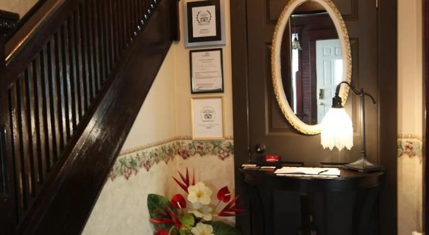 Ambiance by the Falls Bed and Breakfast BATHROOM