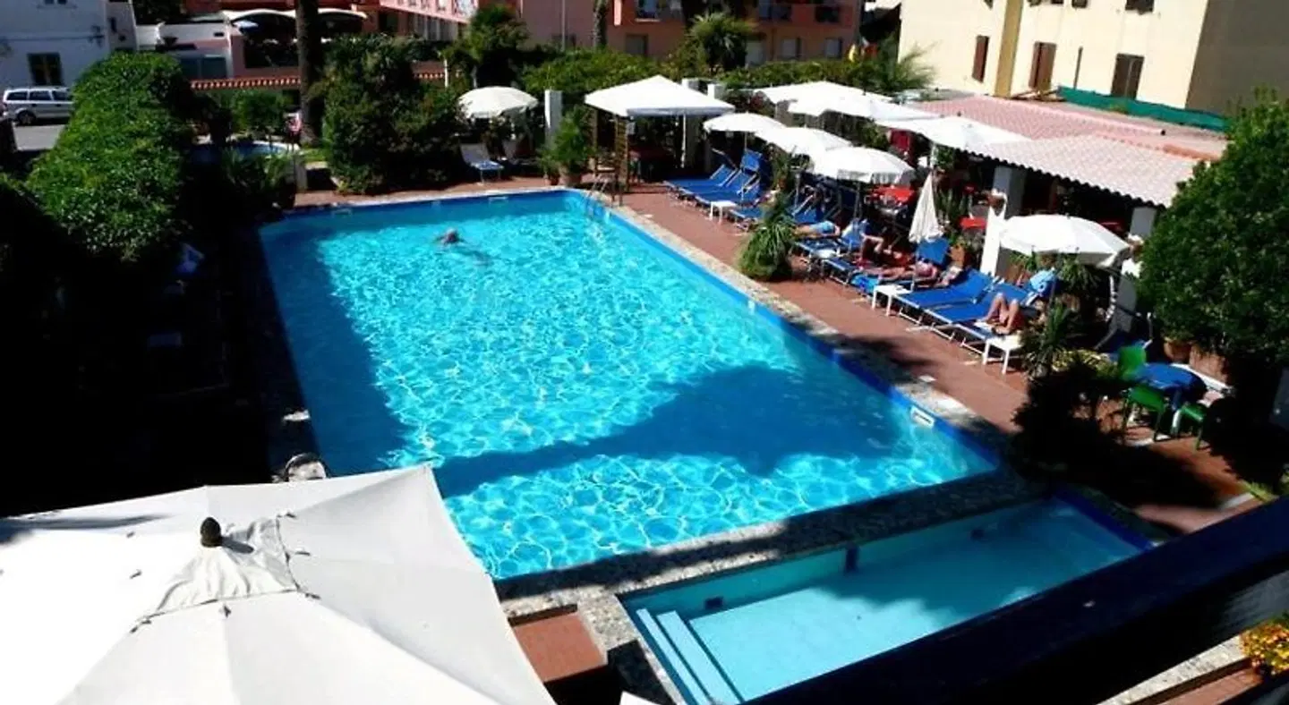 La Playa OUTDOOR_POOL