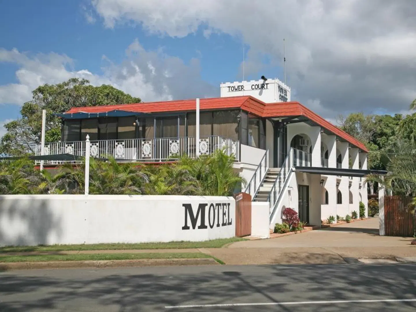 Tower Court Motel EXTERIOR