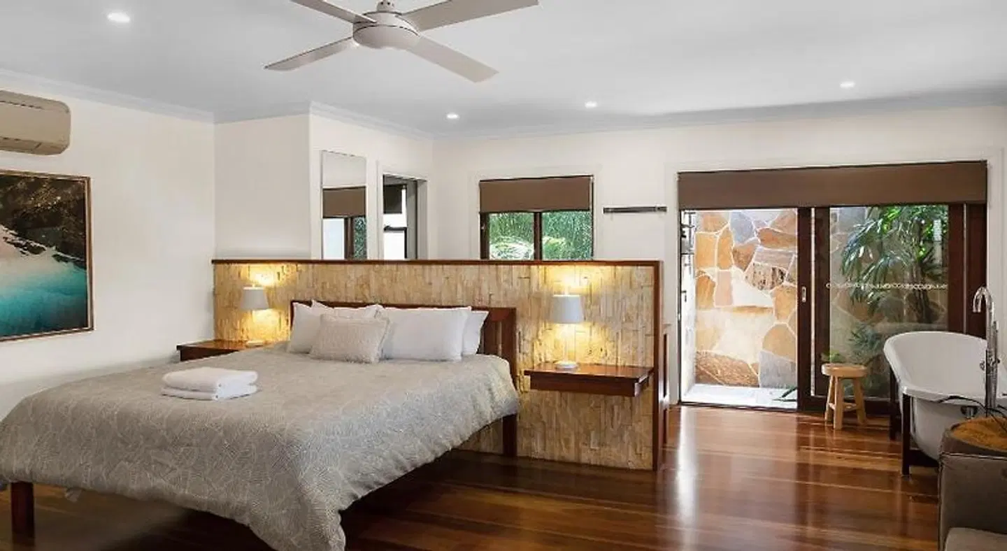 Away on Shirley Lane ROOM_EXAMPLE