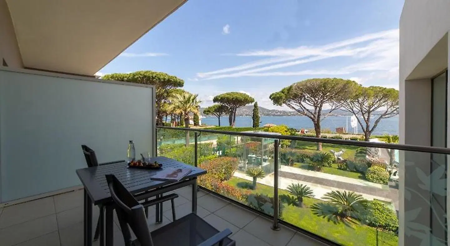 Kube Saint Tropez Hotel TERRACE