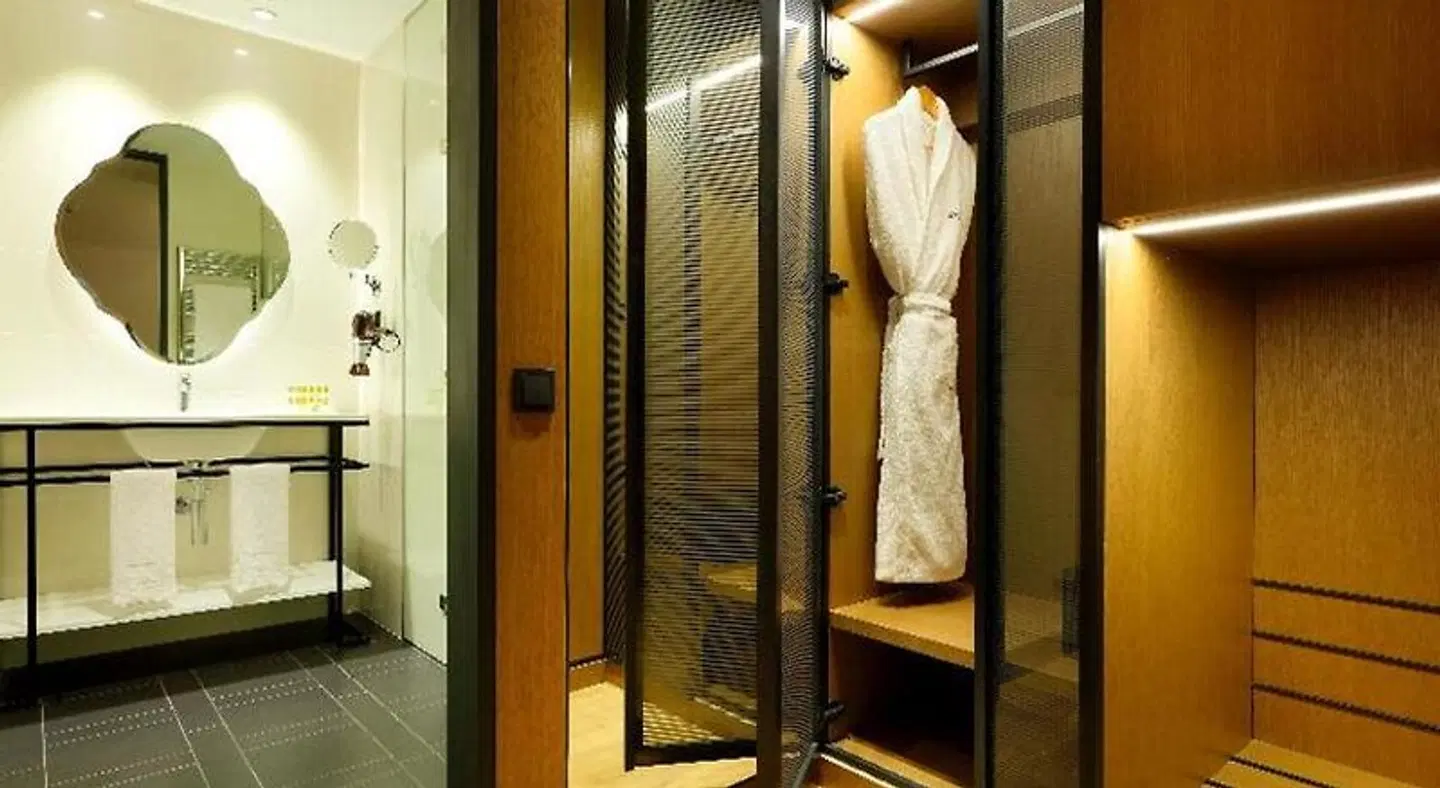 Áurea Catedral by Eurostars Hotel Company BATHROOM