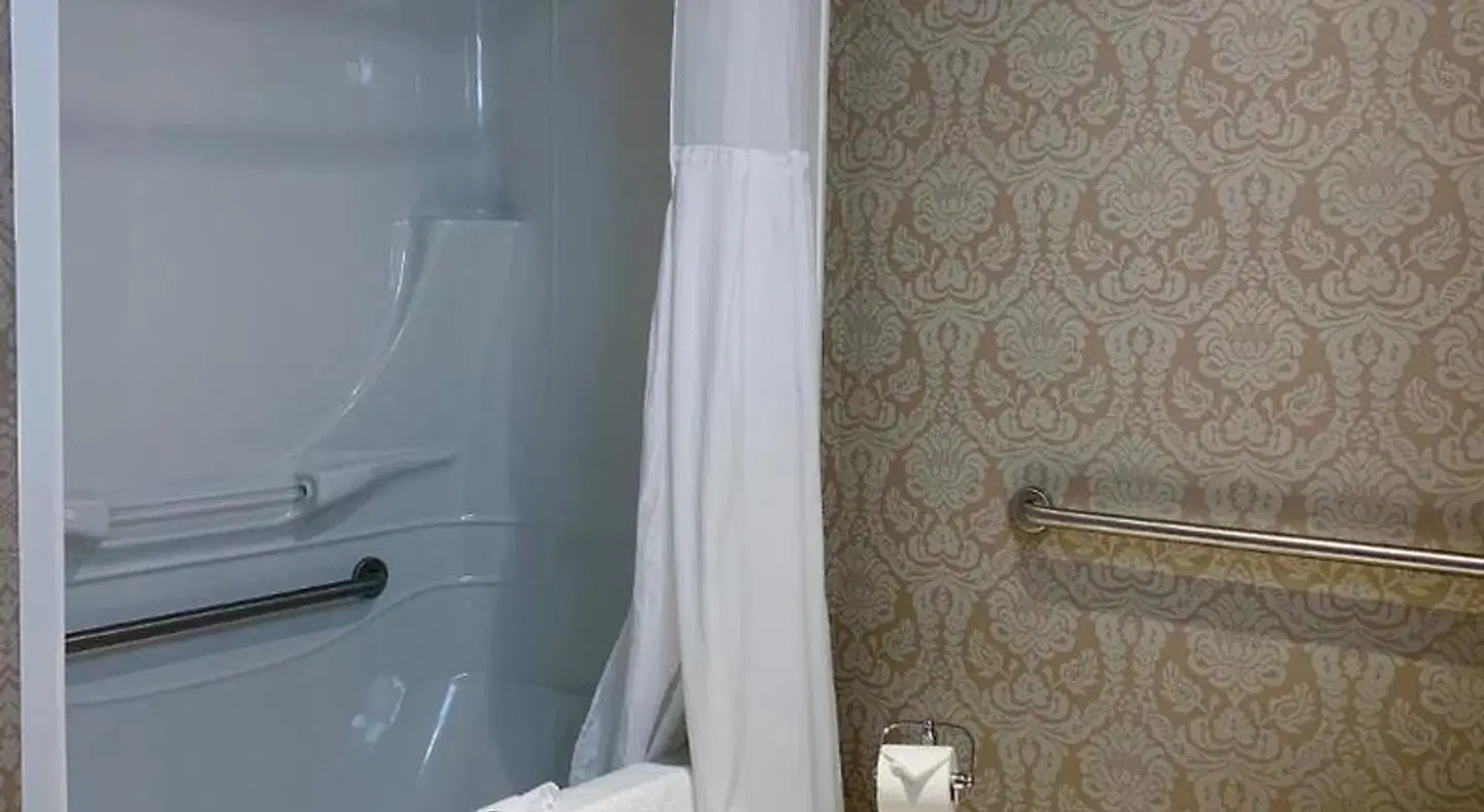 Chateau Saint John BATHROOM