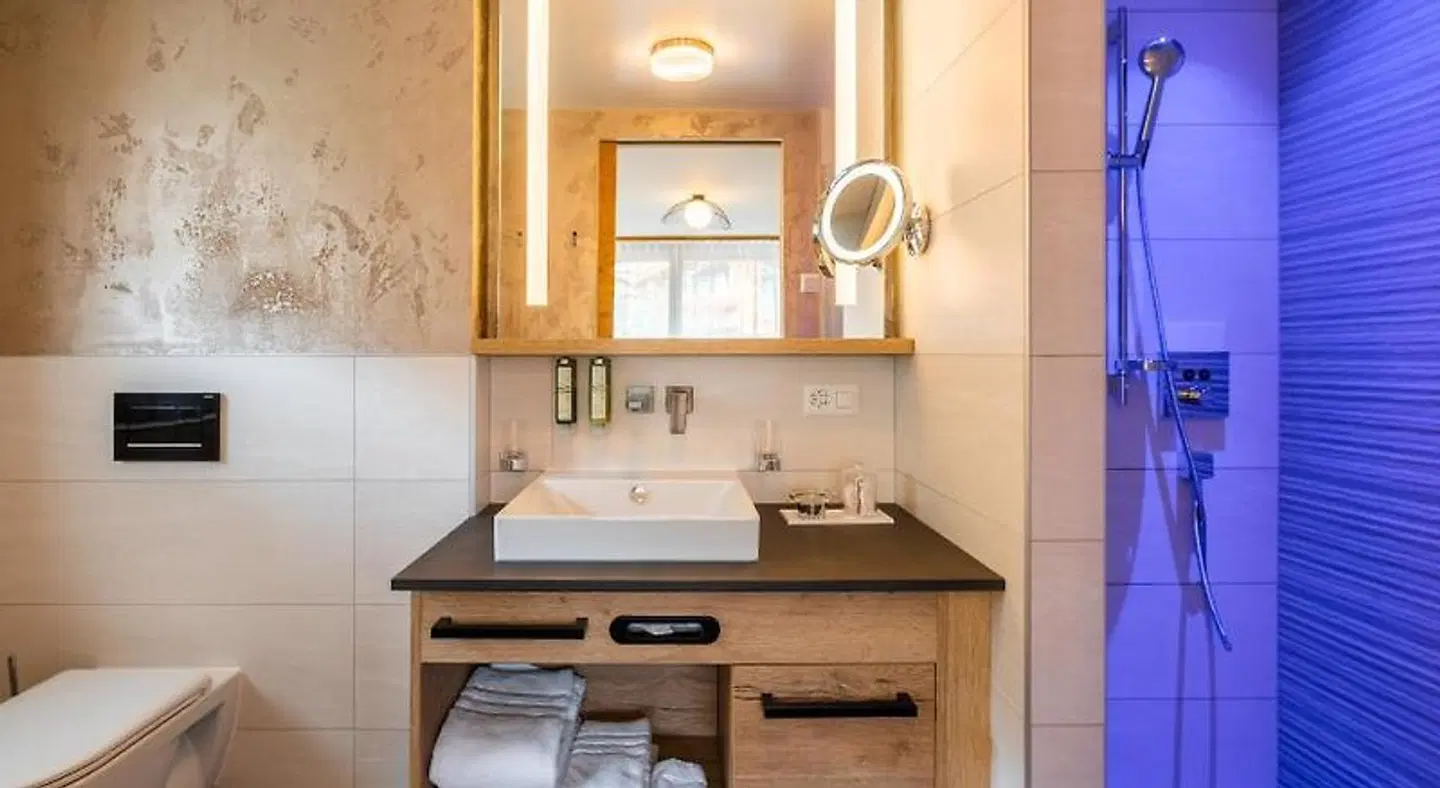 La Ginabelle BATHROOM