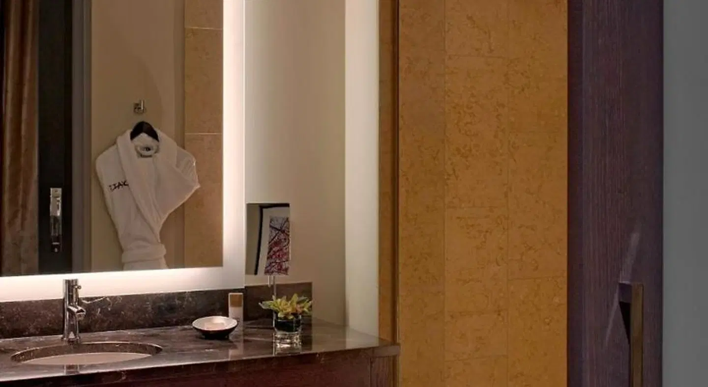 Hyatt at Olive 8 BATHROOM