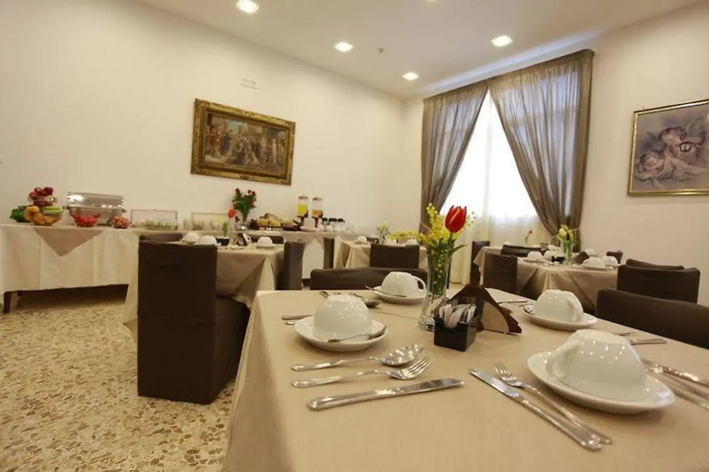 Sisters Hostel RESTAURANT