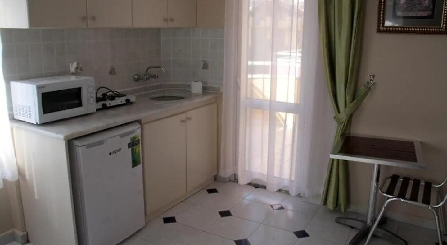 Twin Apart Hotel BATHROOM