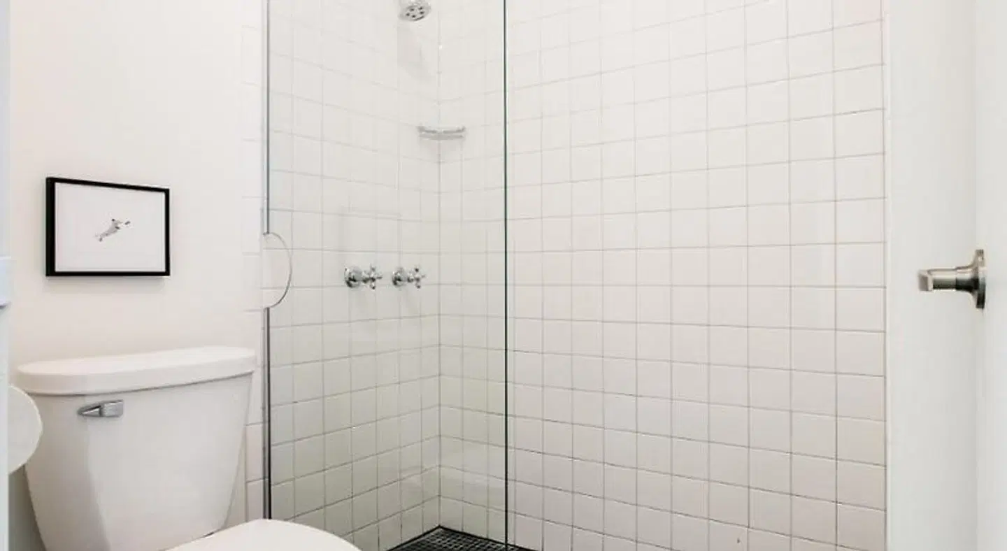 Trumbull and Porter Hotel BATHROOM