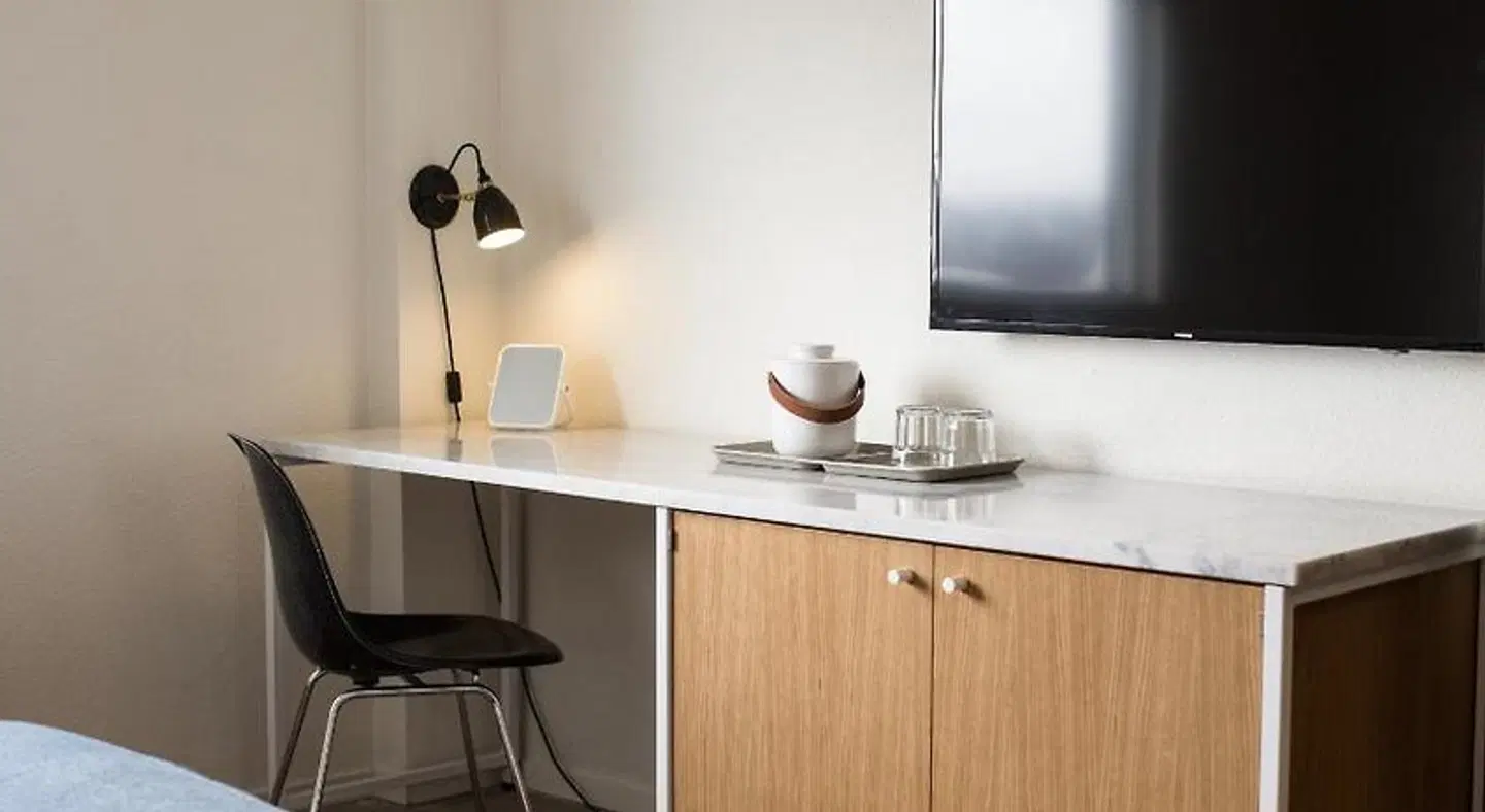 Trumbull and Porter Hotel BATHROOM