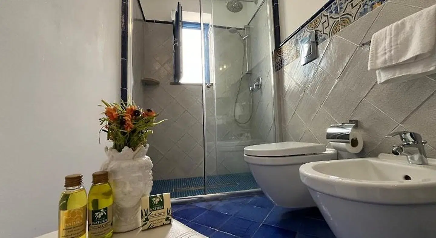 Punta Sallustro Lipari BATHROOM