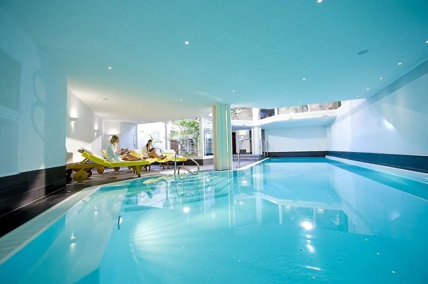 Les Hauts de Gstaad Golfhotel INDOOR_POOL