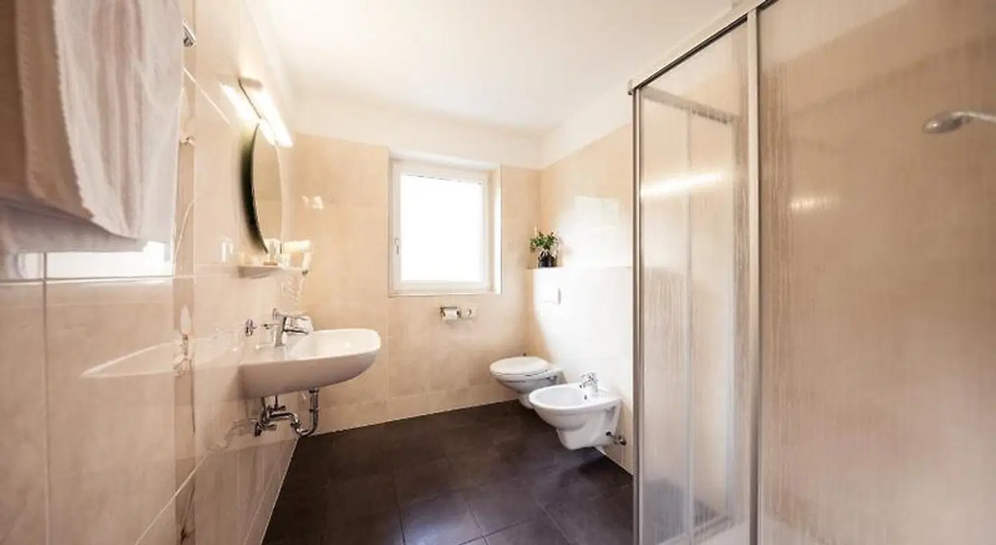 Hotel Berghang BATHROOM