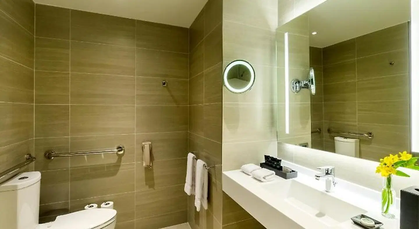 Hyatt Centric San Isidro Lima BATHROOM