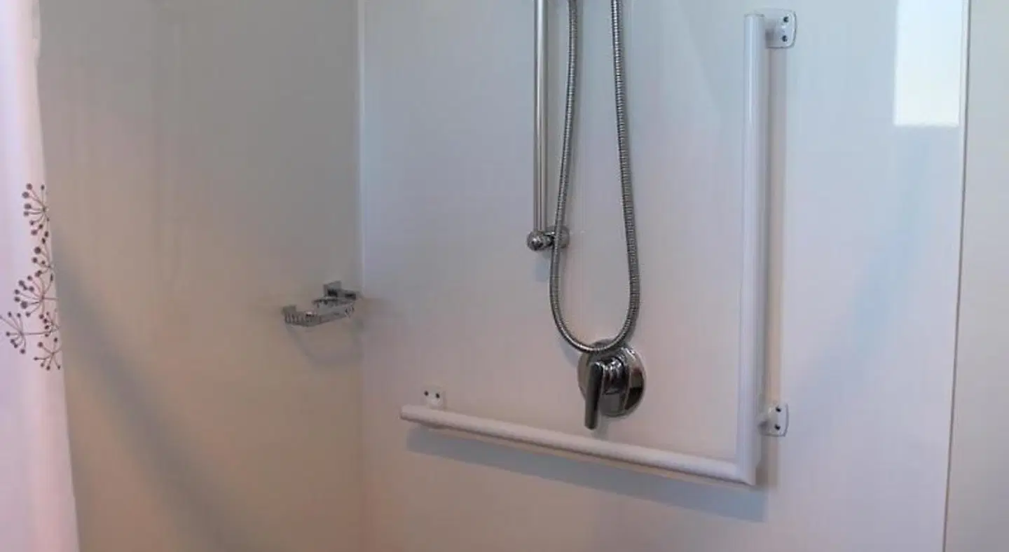 Alpine Rose Motel BATHROOM