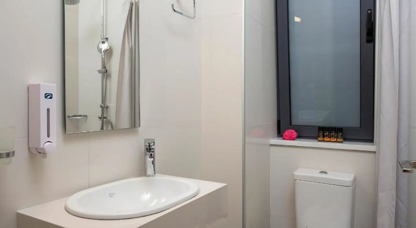 Spring Apartments BATHROOM