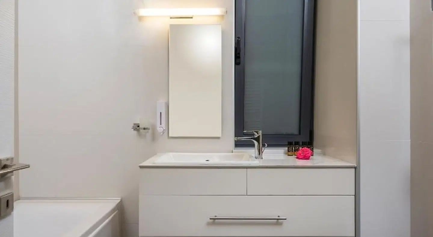 Spring Apartments BATHROOM