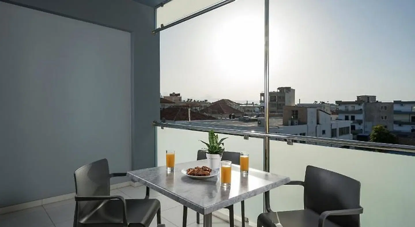 Spring Apartments ROOM_EXAMPLE