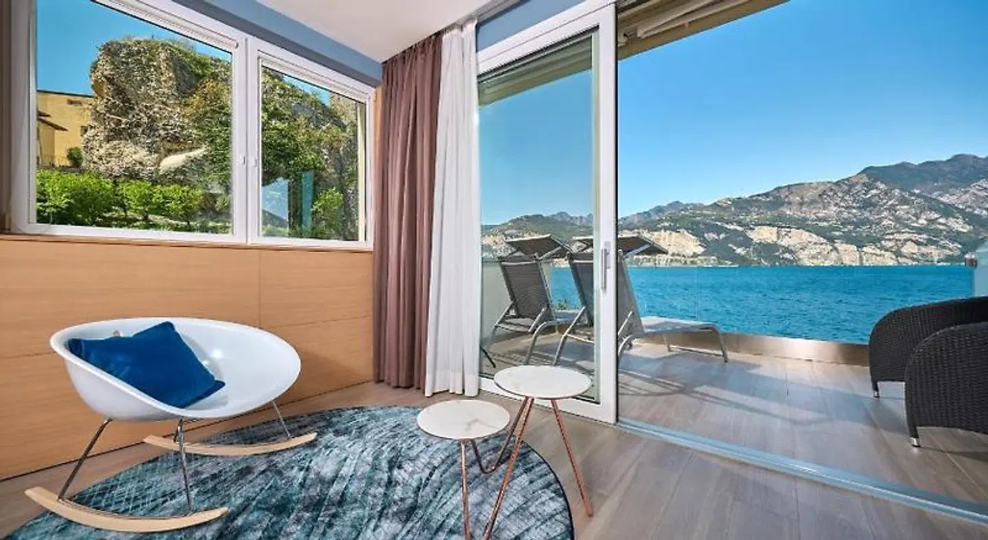Castello Lake Front ROOM_EXAMPLE