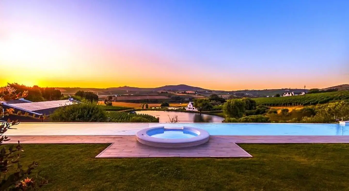 Aaldering Vineyards, Winefarm & Luxury Lodges OUTDOOR_POOL