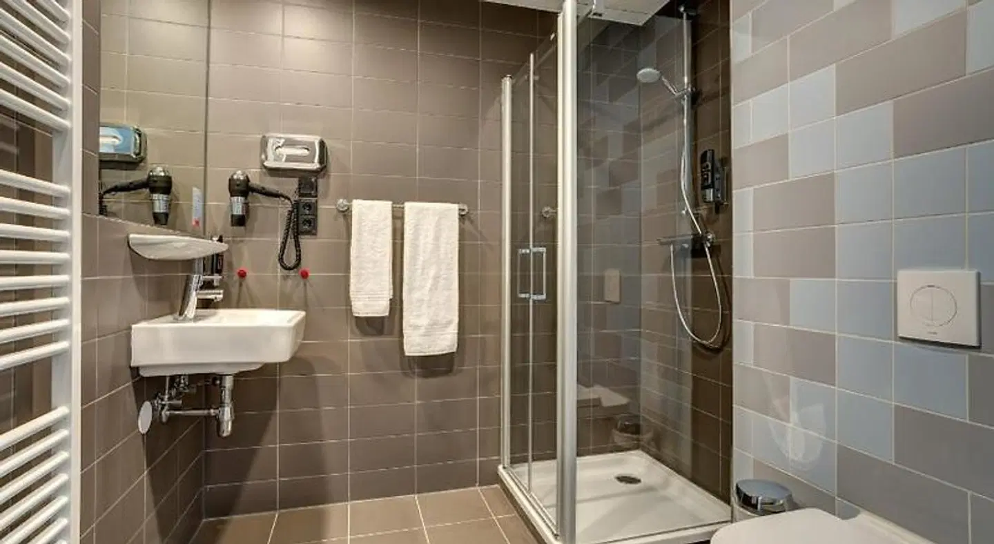 MEININGER Hotel Amsterdam Amstel BATHROOM