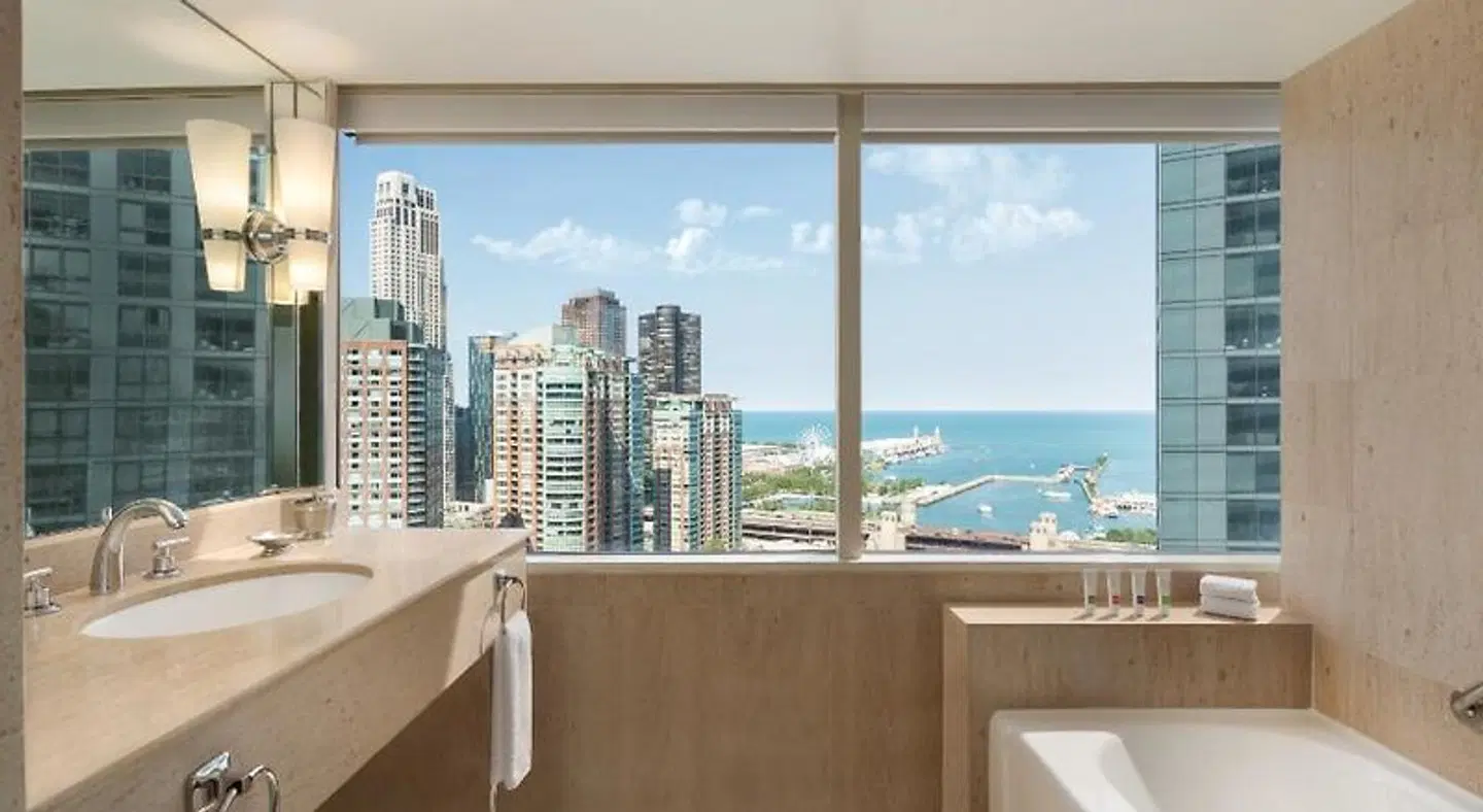 Swissôtel Chicago BATHROOM
