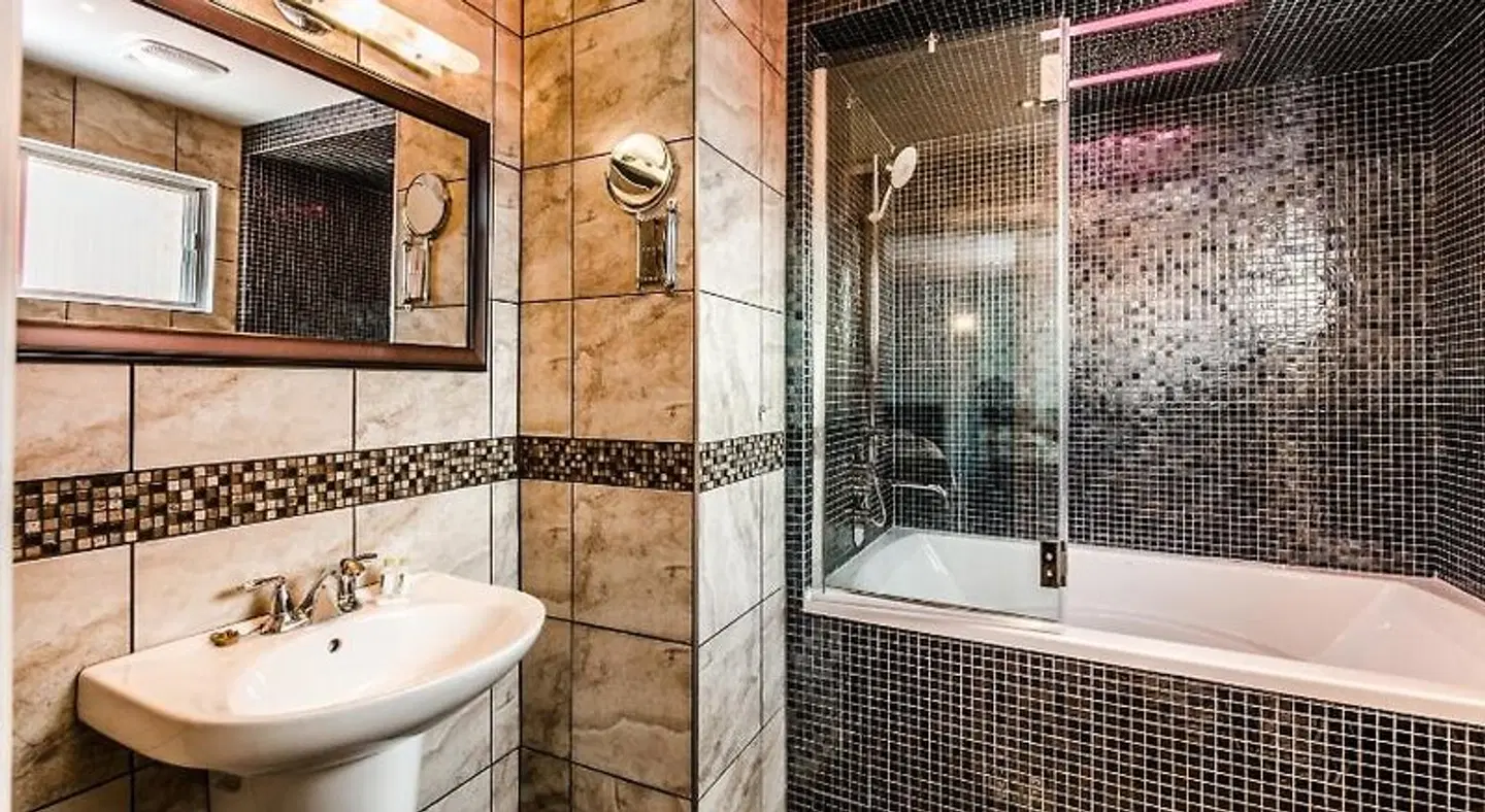Olux Hotel-Motel-Suites BATHROOM