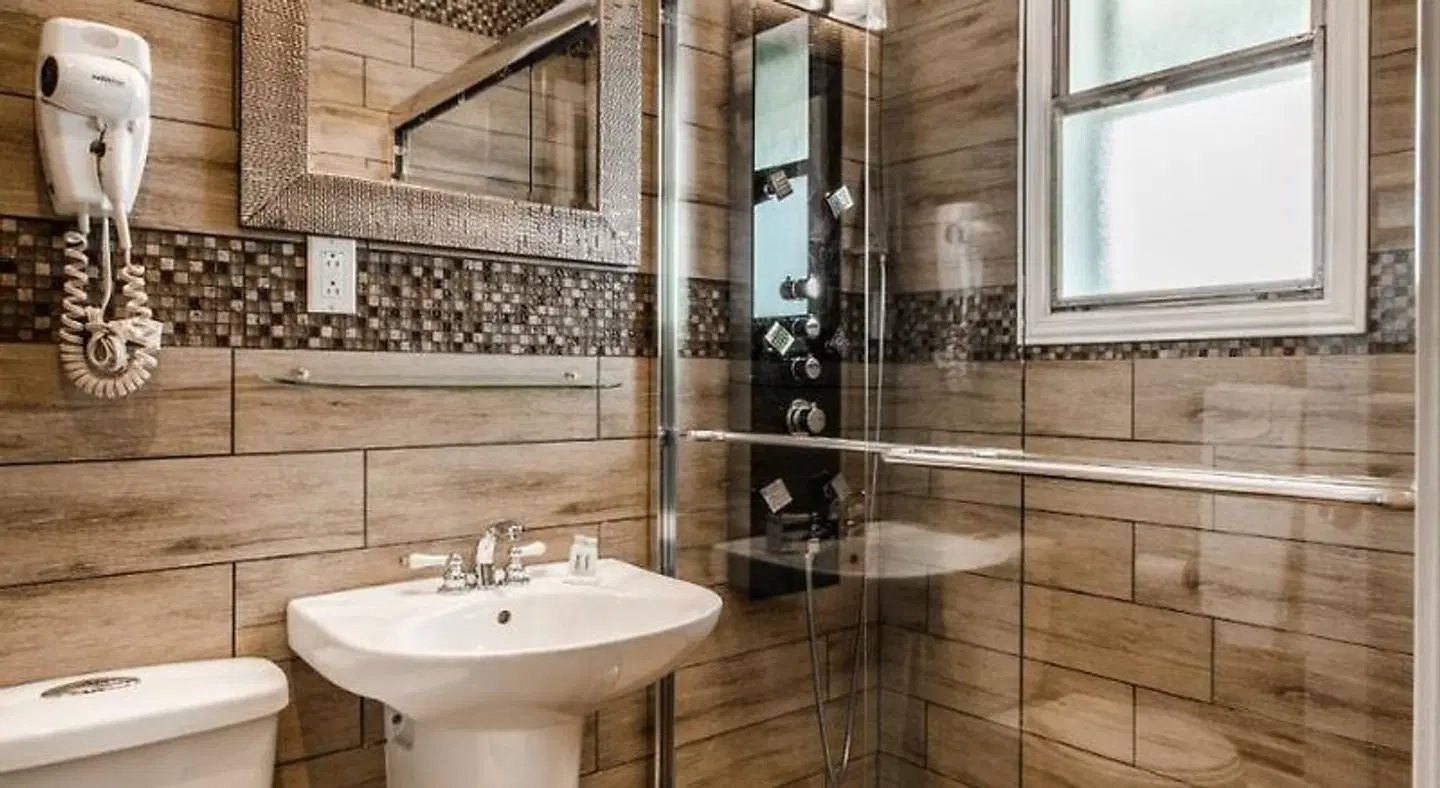 Olux Hotel-Motel-Suites BATHROOM