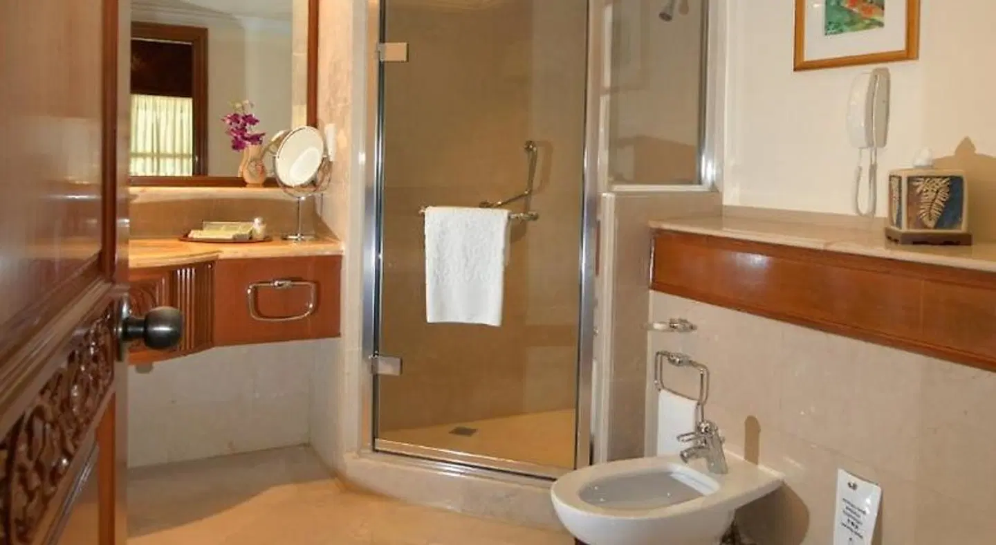 Nexus Resort & Spa Karambunai BATHROOM