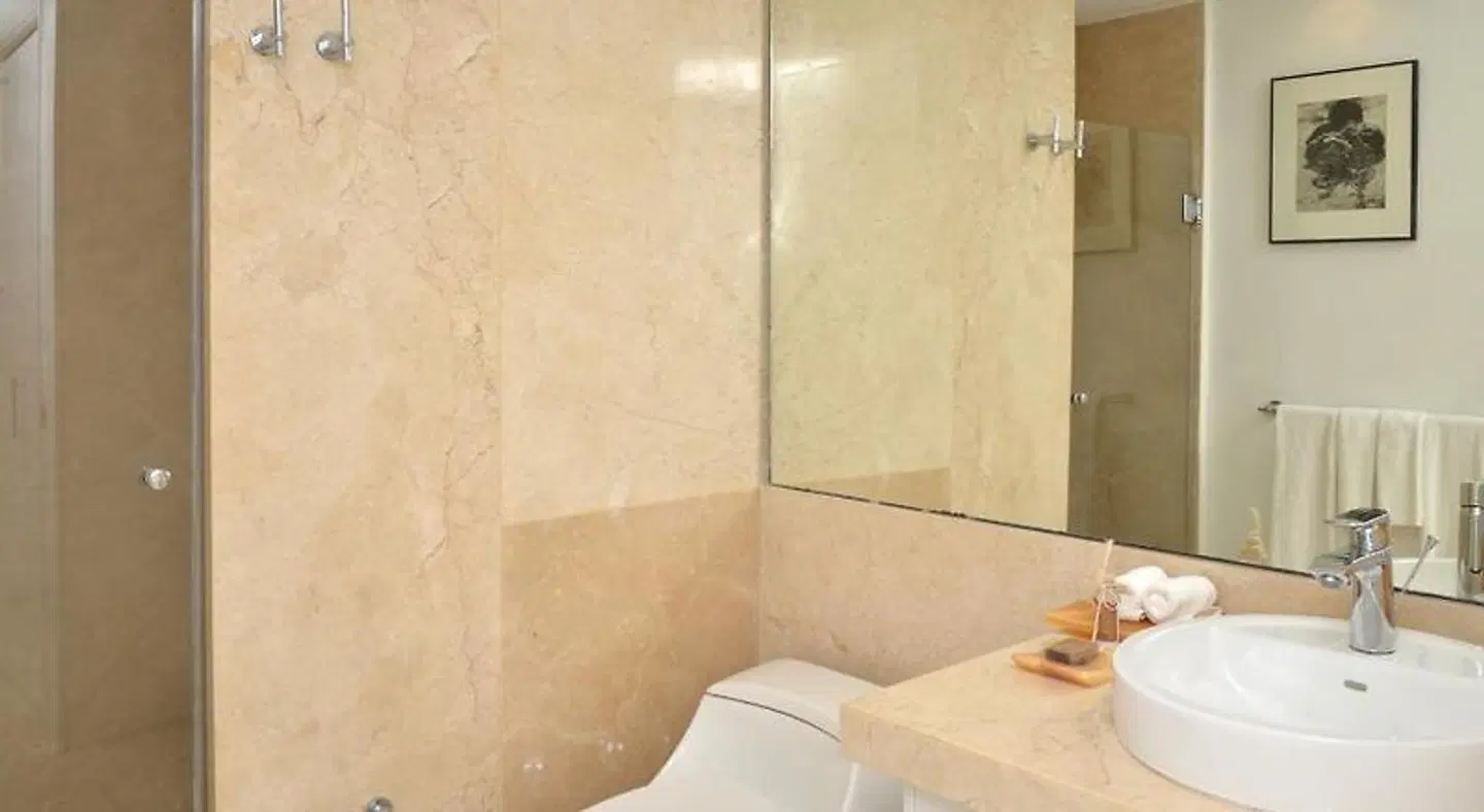 Magia Beachside Condo BATHROOM
