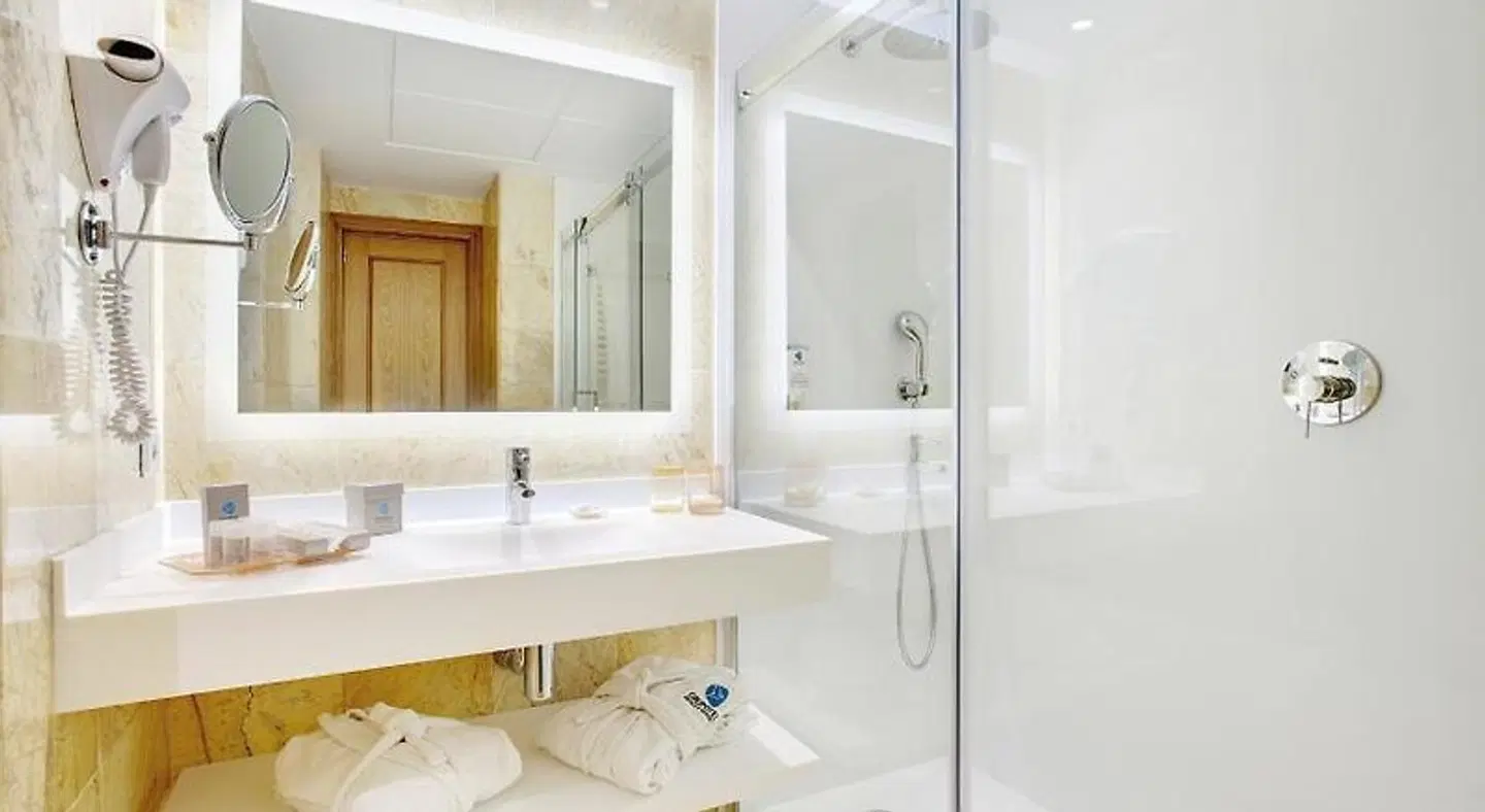 Grupotel Parc Natural & Spa BATHROOM