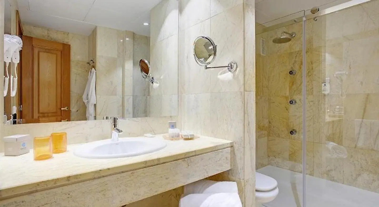 Grupotel Parc Natural & Spa BATHROOM