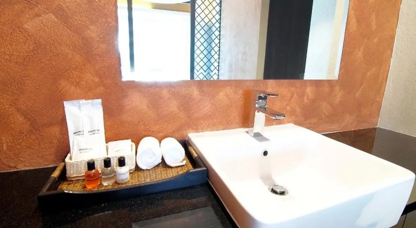 Tapae Gate Villa BATHROOM