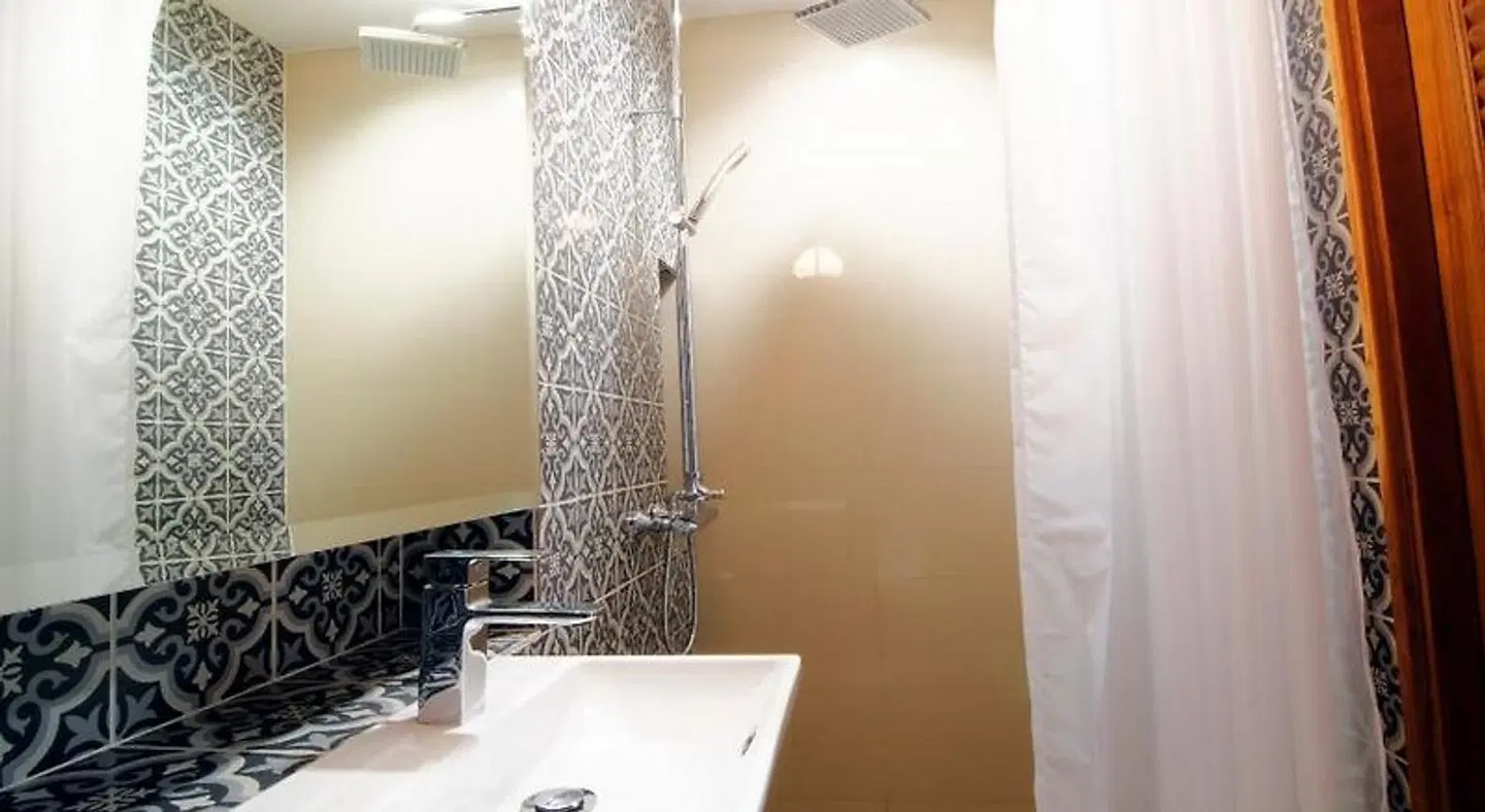 Tapae Gate Villa BATHROOM