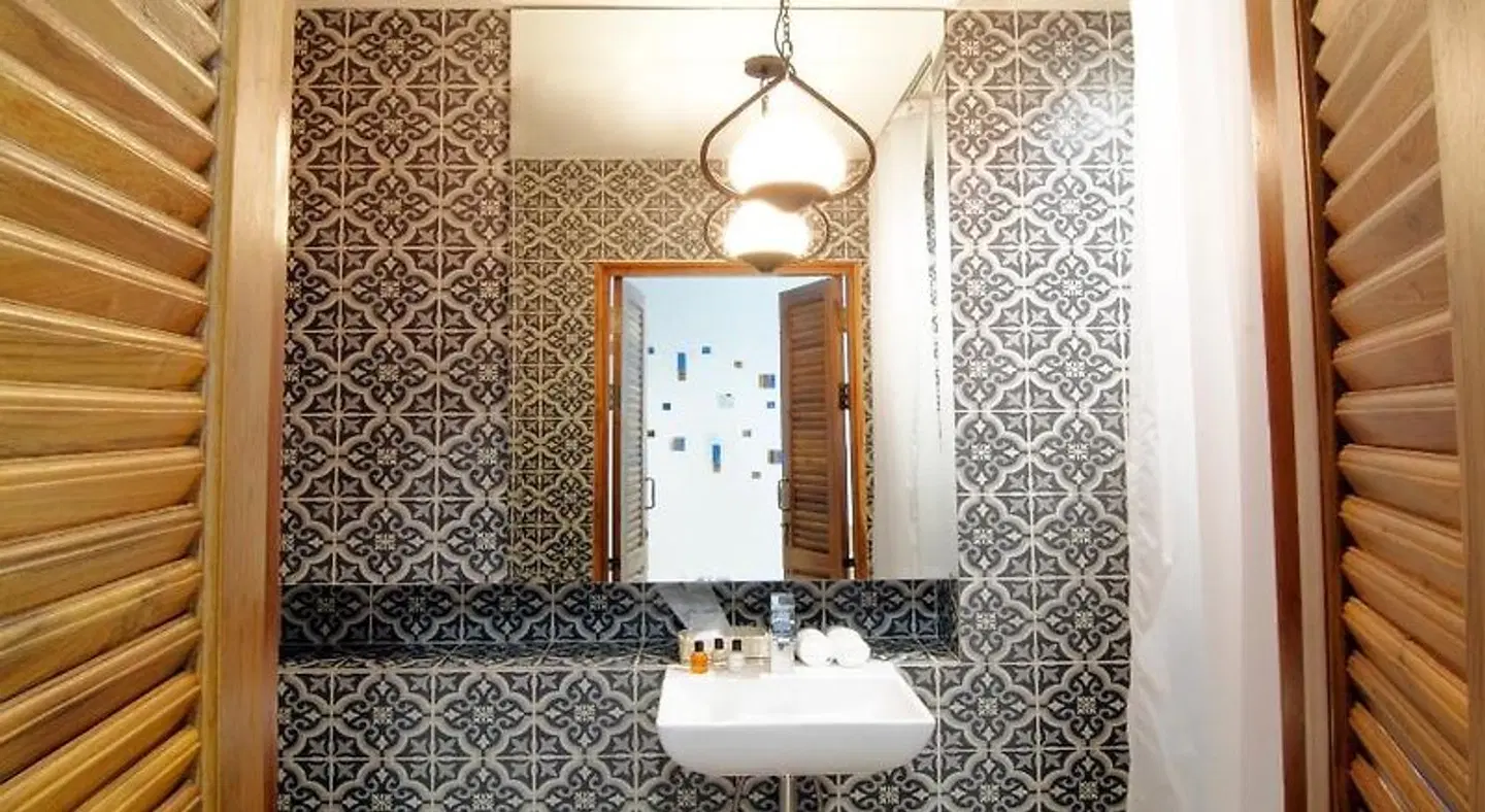 Tapae Gate Villa BATHROOM