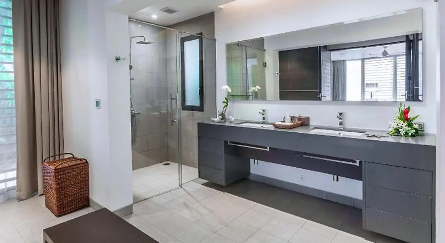 Ocean's 11 Villa BATHROOM