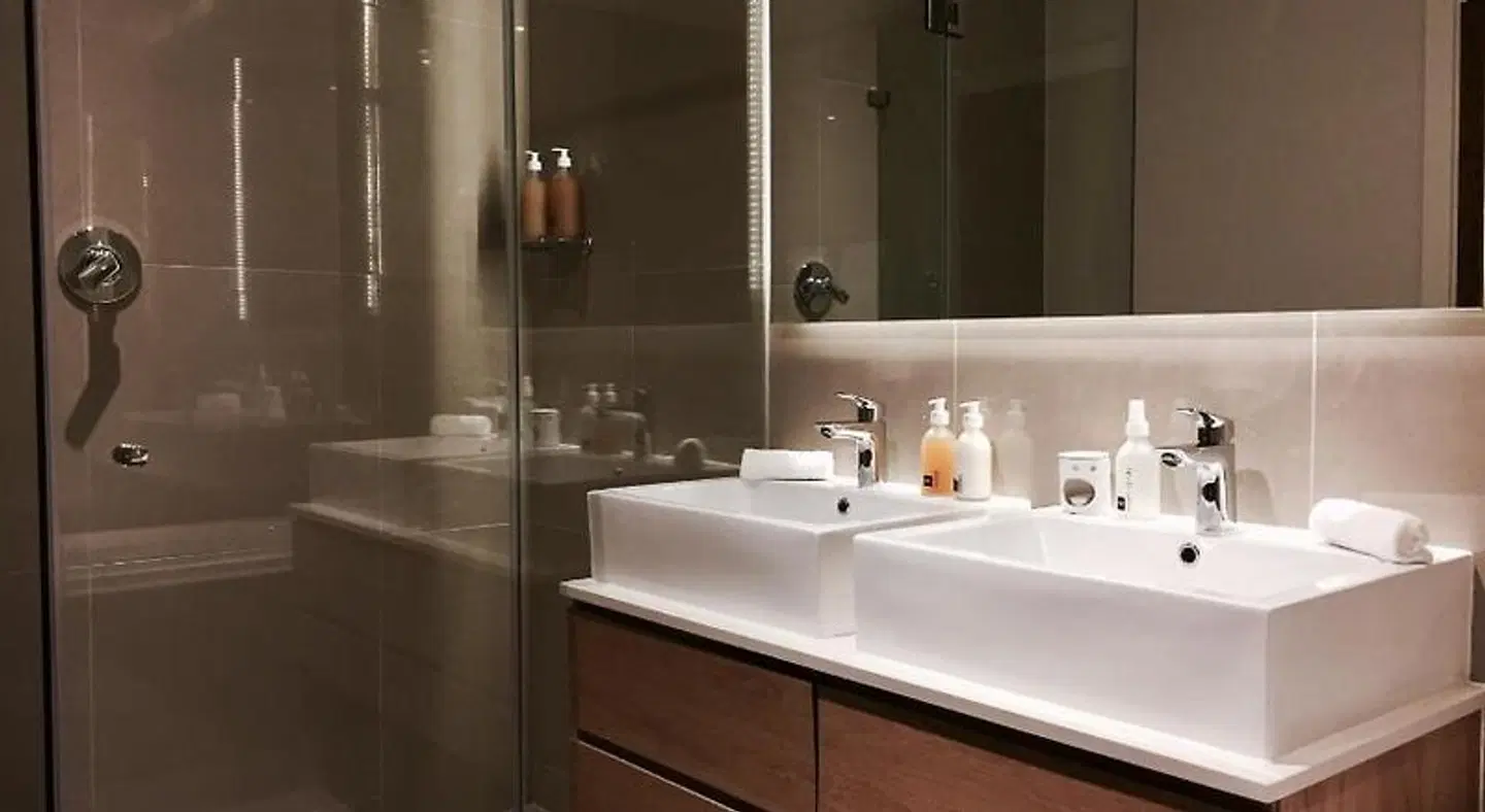 The Glen Boutique Hotel & Spa BATHROOM