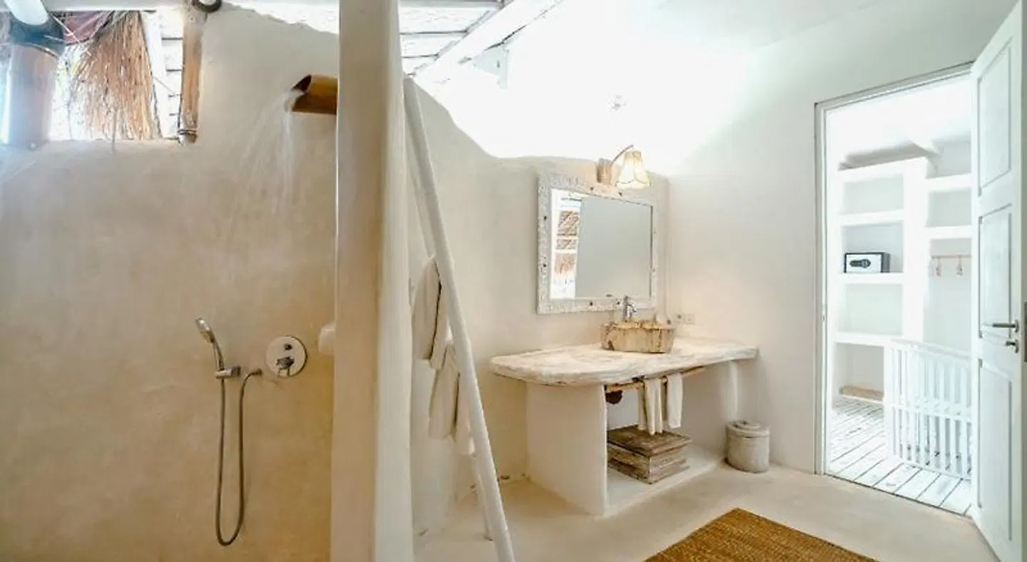 Gravity Boutique Hotel BATHROOM