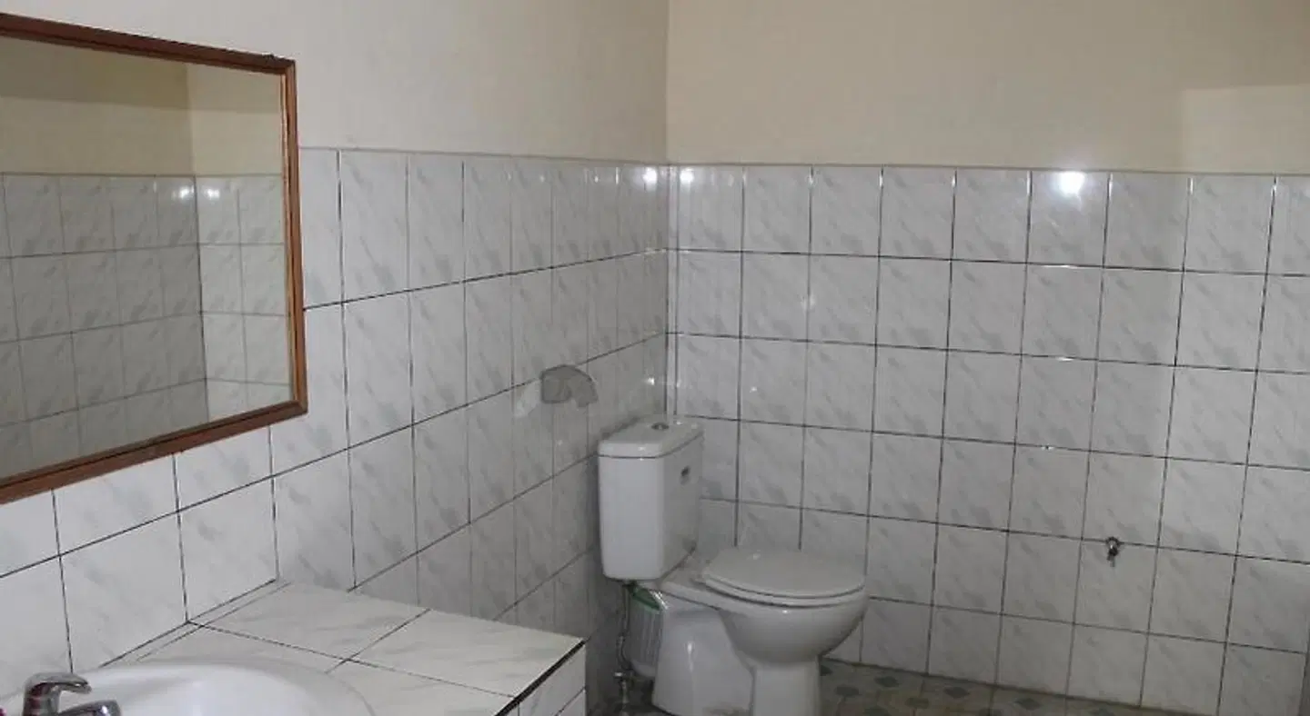 Swan Inn BATHROOM