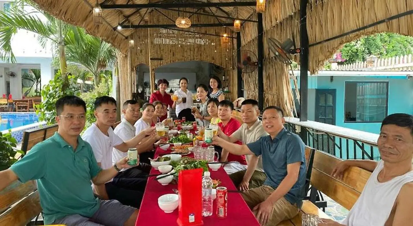 Elizabeth Hotel Tam Coc PEOPLE