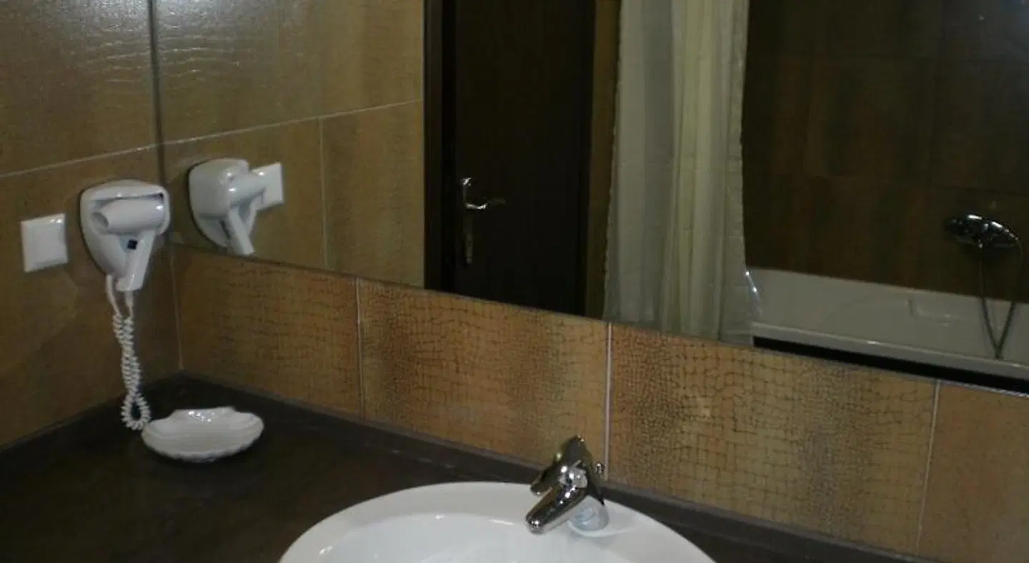 Achillio Hotel BATHROOM