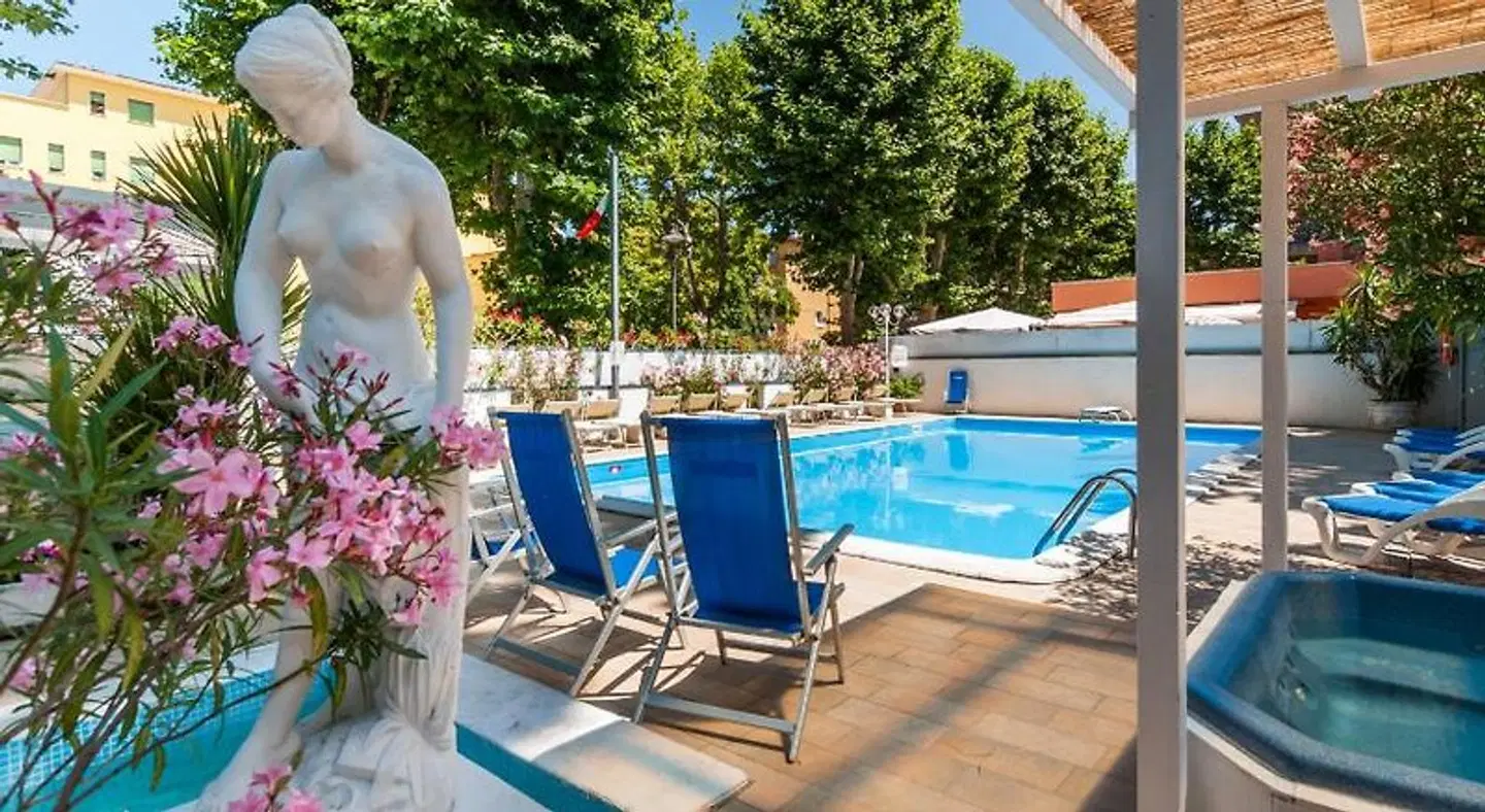 Carillon OUTDOOR_POOL