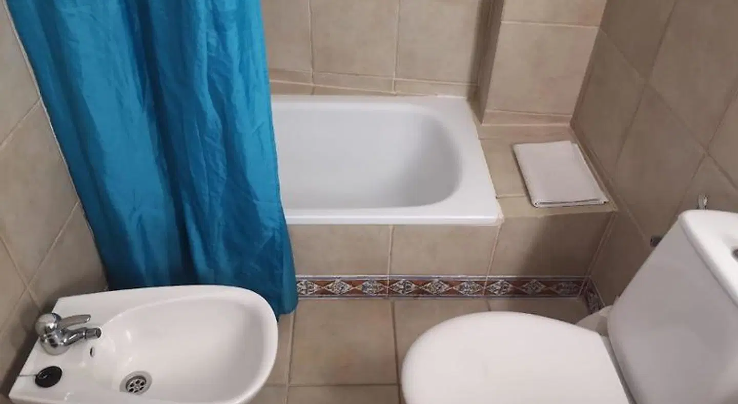 Apartamentos La Fuente BATHROOM
