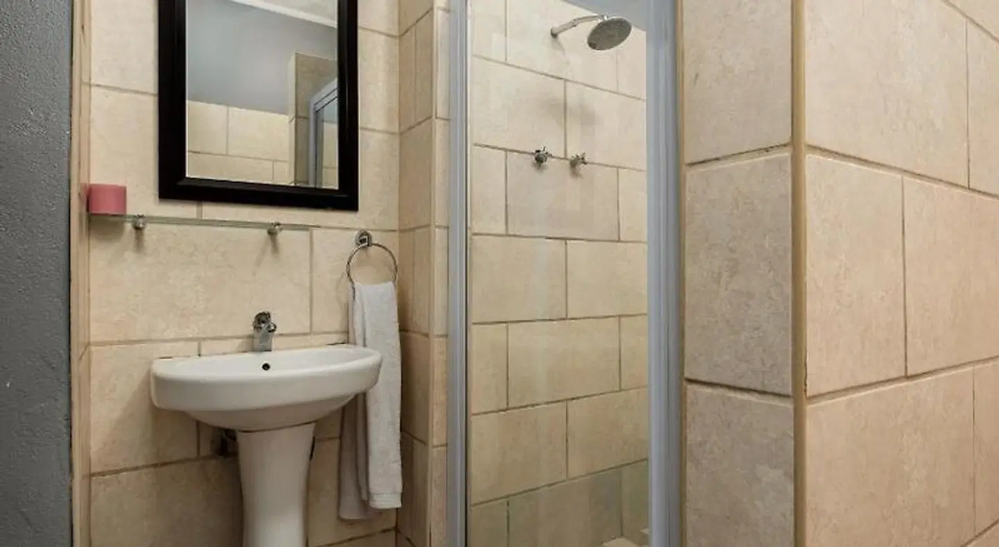 Ukholo Lodge BATHROOM