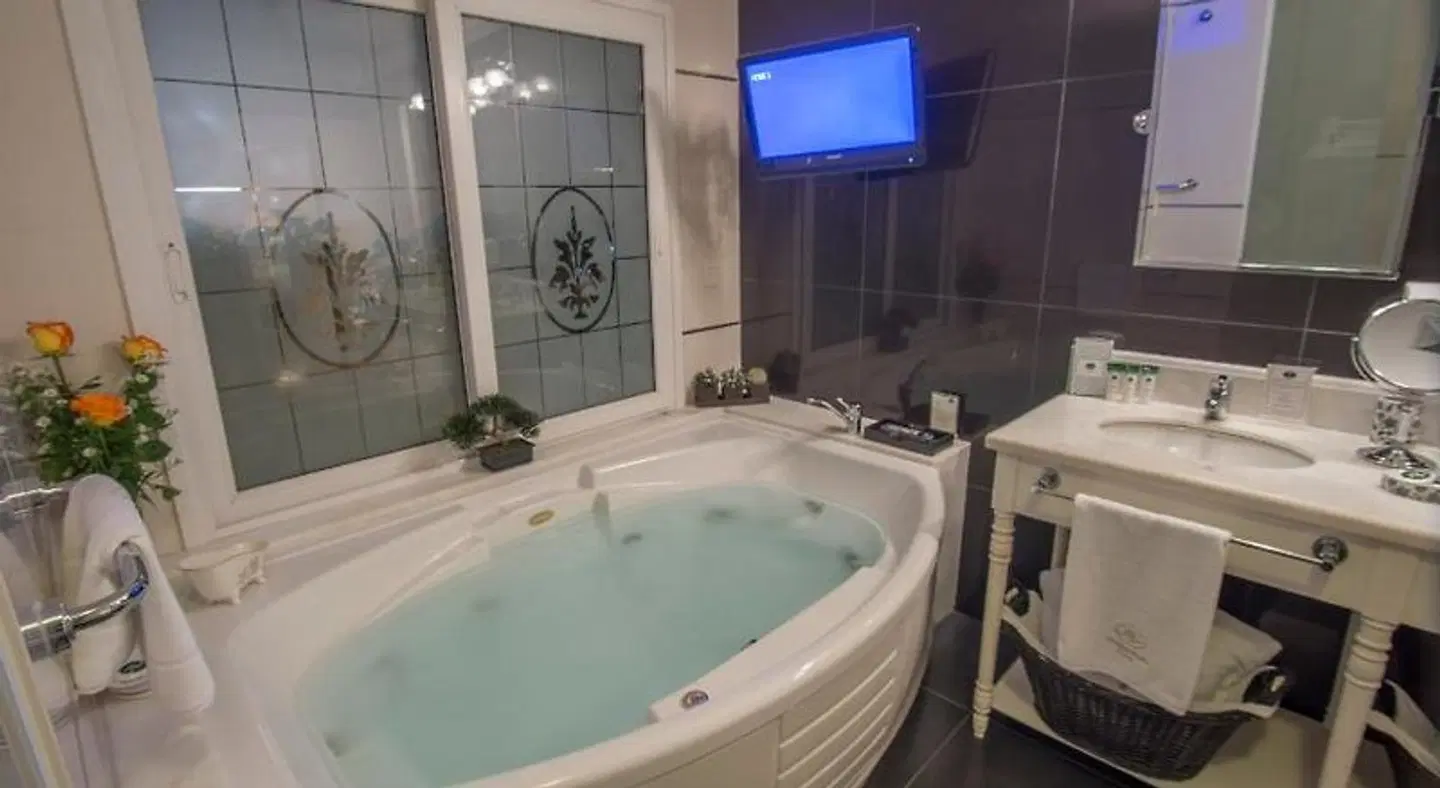 Villa Morra Suites BATHROOM