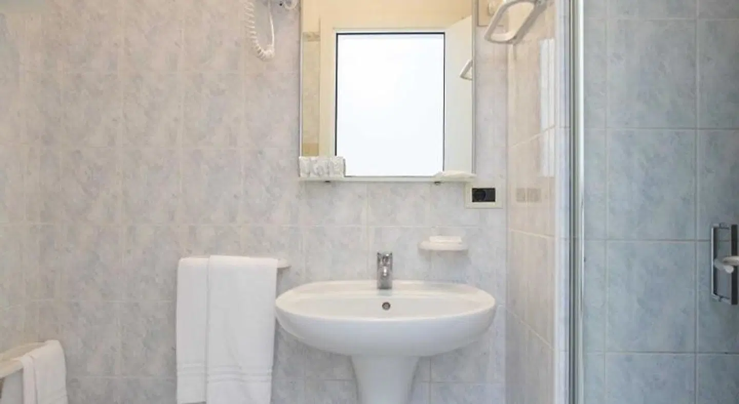 Hotel Mirafiori BATHROOM