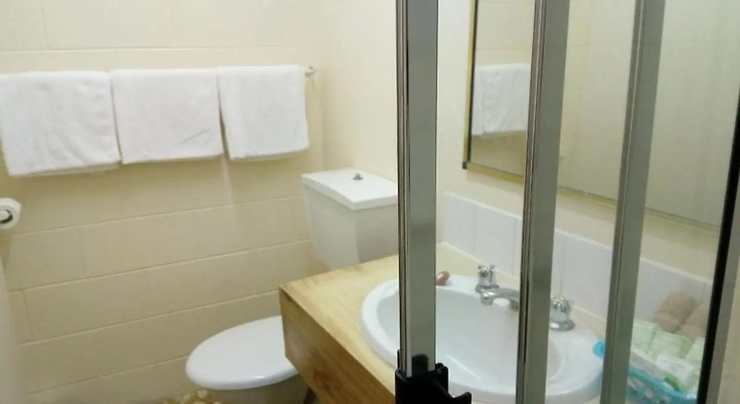 The Islands Inn Motel BATHROOM